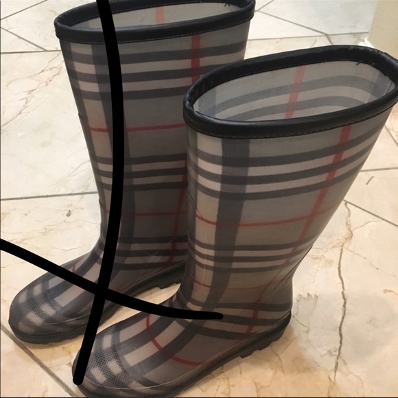 Burberry rain boots - Picture 3 of 5